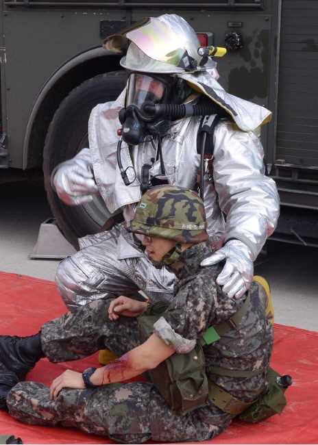 Lính Mỹ - Hàn Quốc huấn luyện cấp cứu quân y